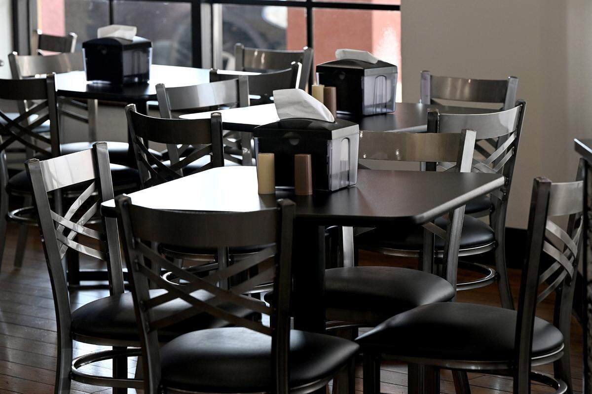 Indoor seating at the Lakewood Ranch Deli.