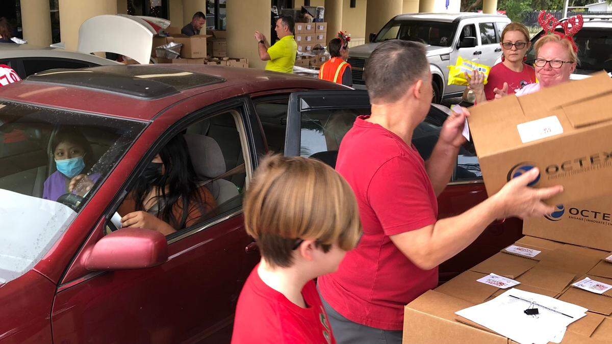 12/20/2021--Meals on Wheels PLUS of Manatee volunteers distributed hams, canned vegetables, and all the fixings to 500 Bradenton area families this week to help them prepare a traditional holiday meal at home.