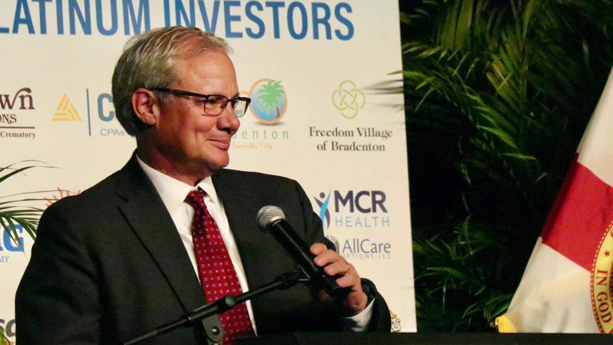John Vita, 58, a long-time community volunteer, activist and leader, received the 7th Annual Robert P. Bartz Award for Outstanding Leadership Thursday night before a crowd of 575.