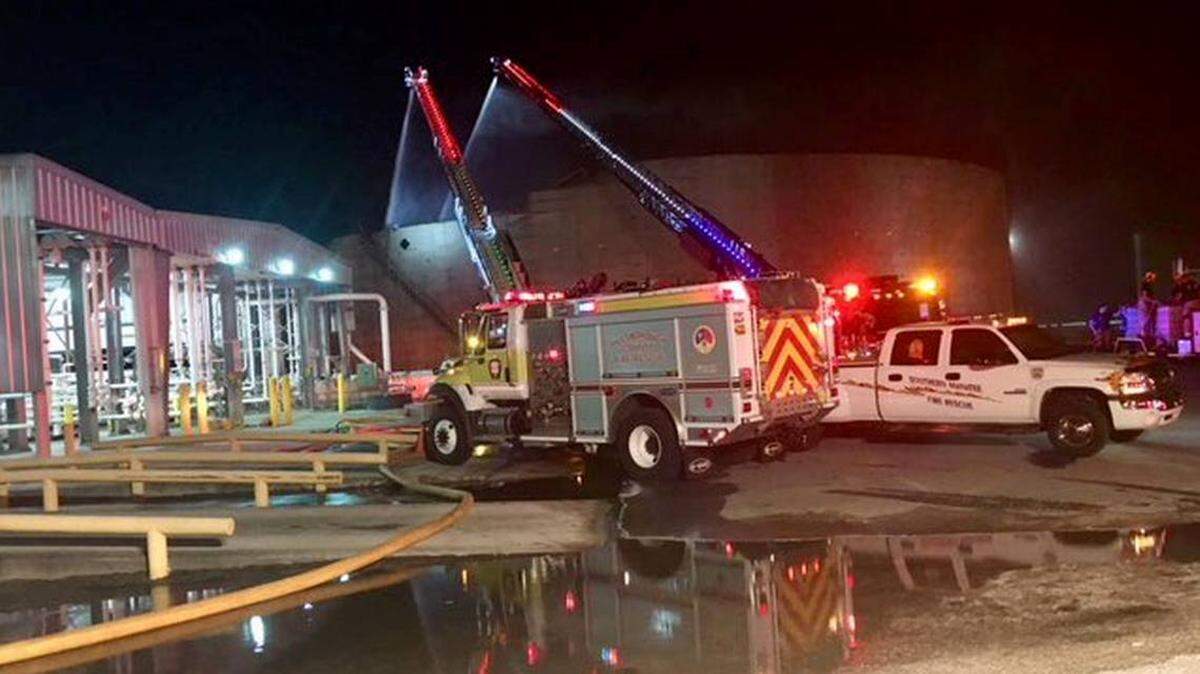 Several area fire departments fought a fuel fire at Port Manatee from Sunday night until earl Monday morning.