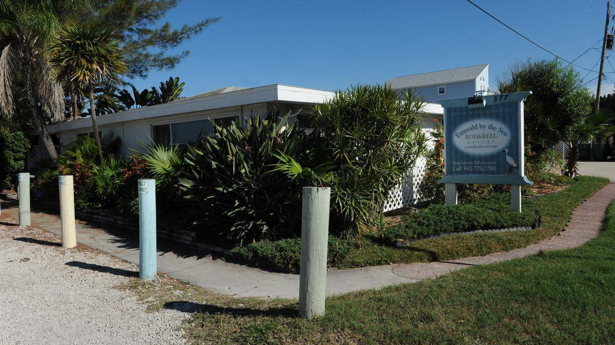 Also known as the Rod & Reel Motel and the Emerald by the Sea, the Rod & Reel Resort, is getting renovated by new owners who plan to make it a place that will appeal to families. 
 GRANT JEFFERIES/Bradenton Herald
