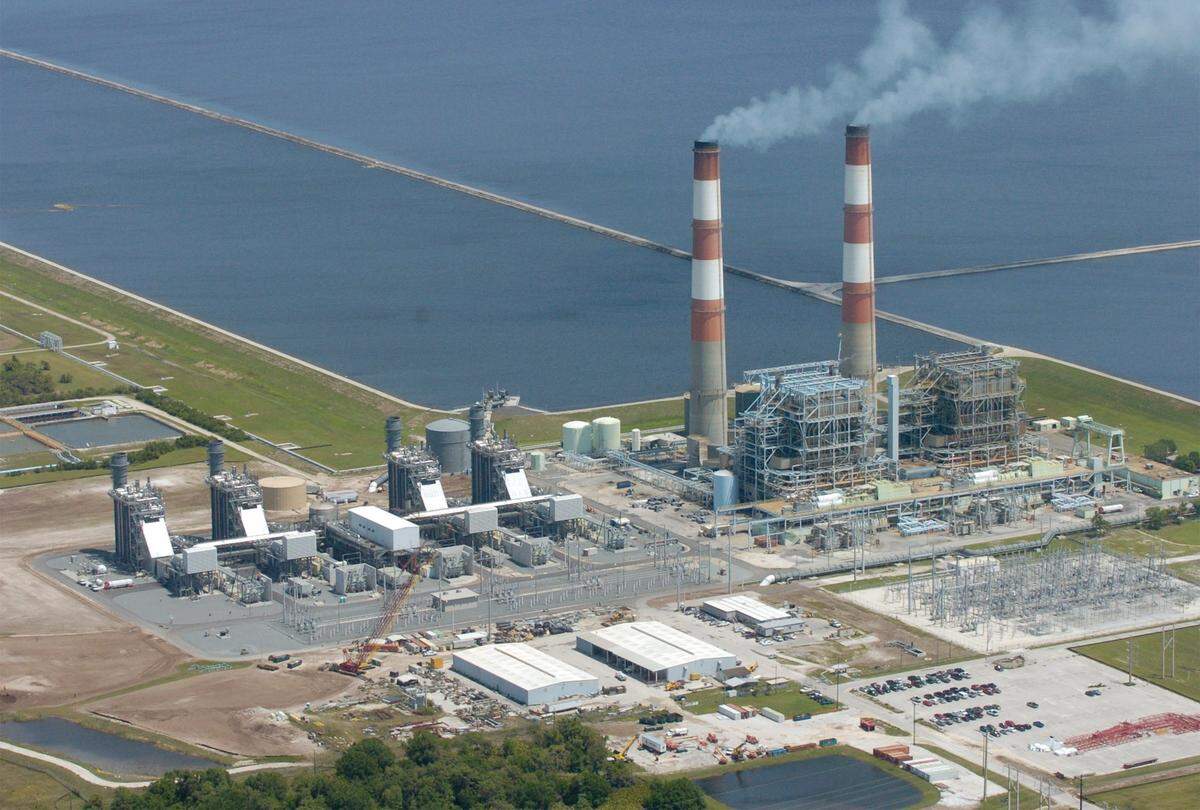 FPL might close the Manatee power plant in Parrish ahead of Hurricane Ian because of high winds, Eric Silagy, president and CEO of Florida Power & Light Company said Tuesday afternoon during a statewide press briefing.. File photo from 4-13-05