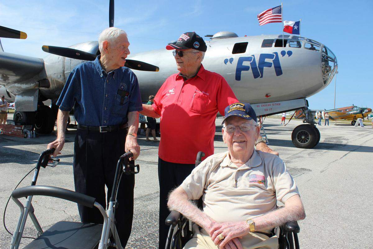 When a B-29 bomber visited Sarasota Bradenton International Airport in 2016,  World War II veterans Russell Gachkenbach, George Hardy and Harlan Twible, from left, paid a visit. Twible, who died in April, was interviewed for a new book on the sinking of the Indianapolis at the end of the war.