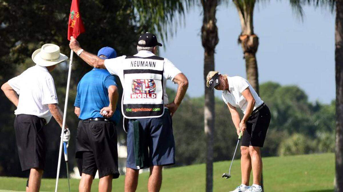 Team World Pro Liselotte Neumann putts at Palm Aire Country Club during the pro-am 2015 Handa Cup on Nov. 11, 2015. HERALD FILE PHOTO