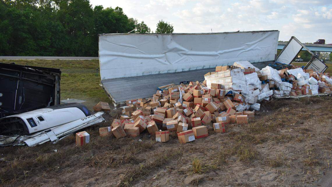 Bacon truck spills frozen food, blocks traffic on I-75 after crash in Manatee County