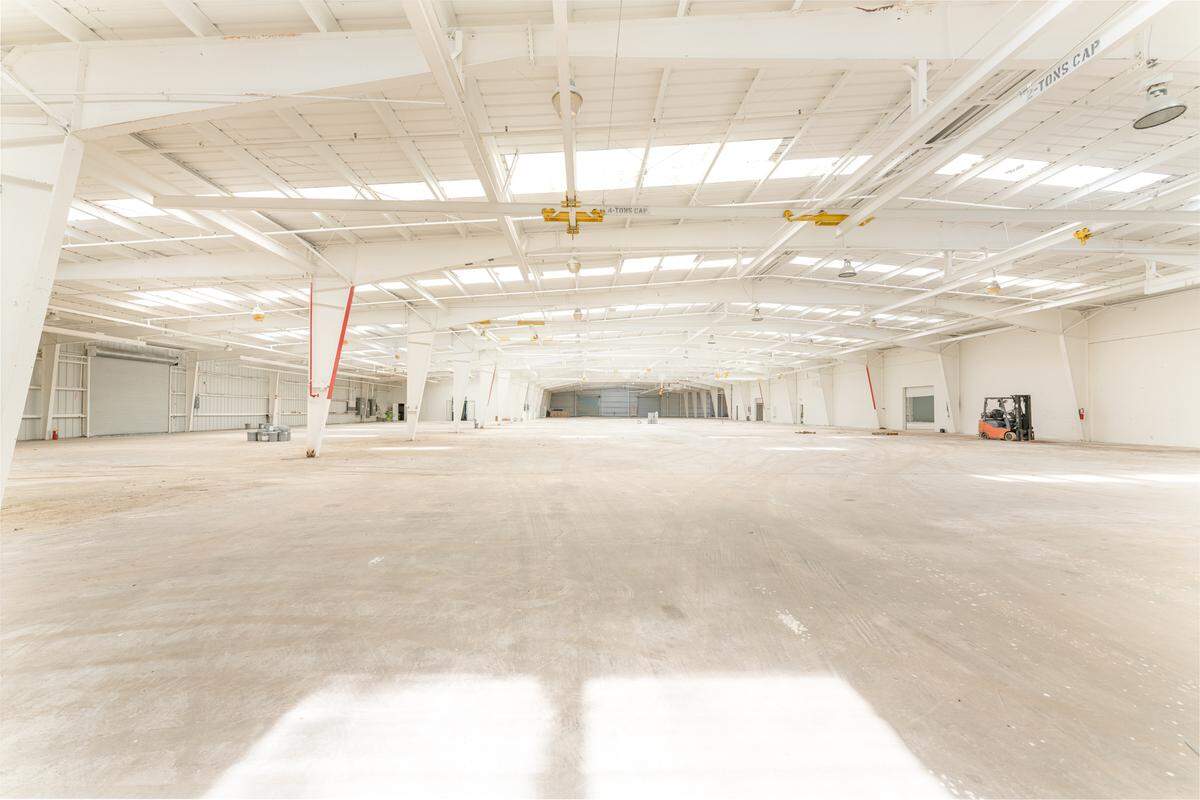 A former Donzi Marine boat manufacturing site in southern Manatee County has gone to new owner.&nbsp;&nbsp;Builders FirstSource paid $13.75 million for the property.