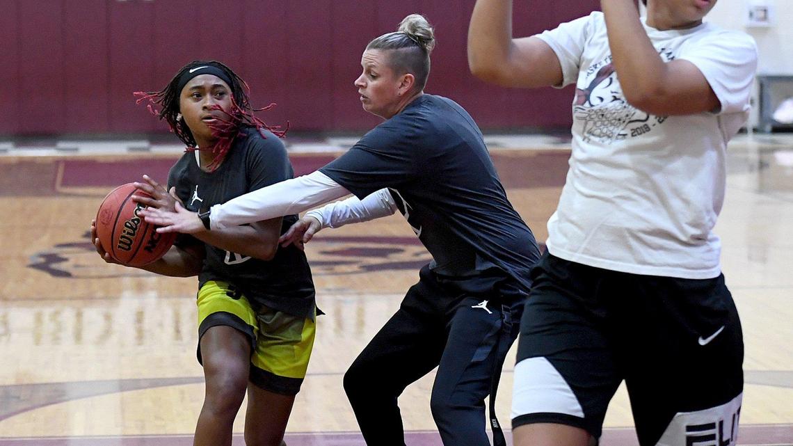 Manatee County girls basketball teams lose state semifinal games