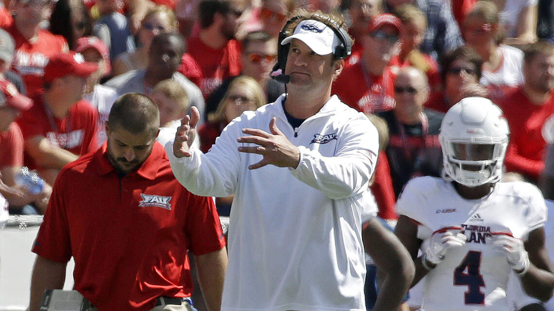 FAU’s Lane Kiffin had the perfect response to fan’s wish that Arkansas hires him