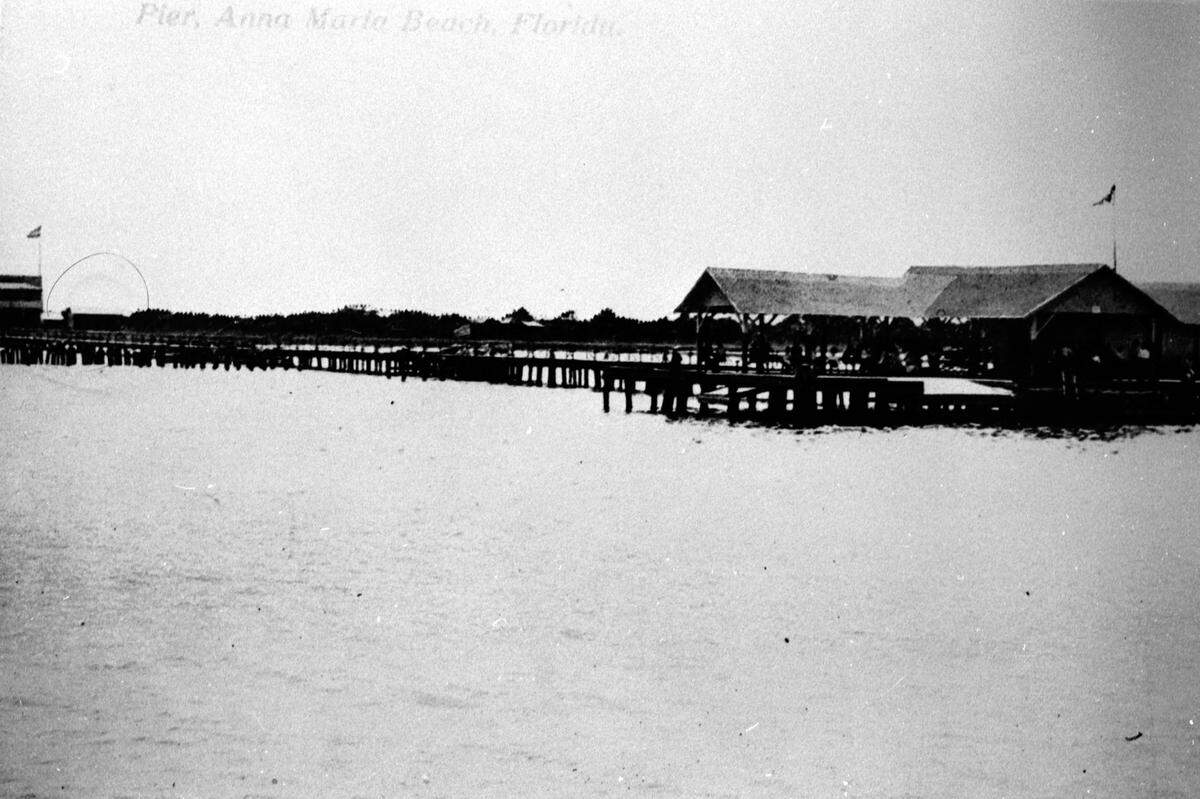 The Anna Maria City Pier in the 1920s. The original part of the pier was built in 1911.
