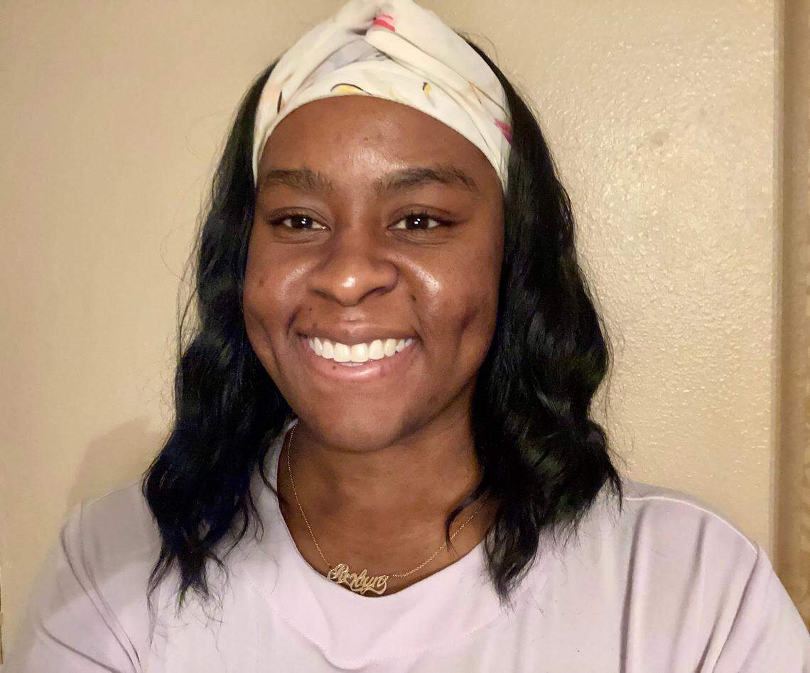 Profile Image of Robyn Murrell