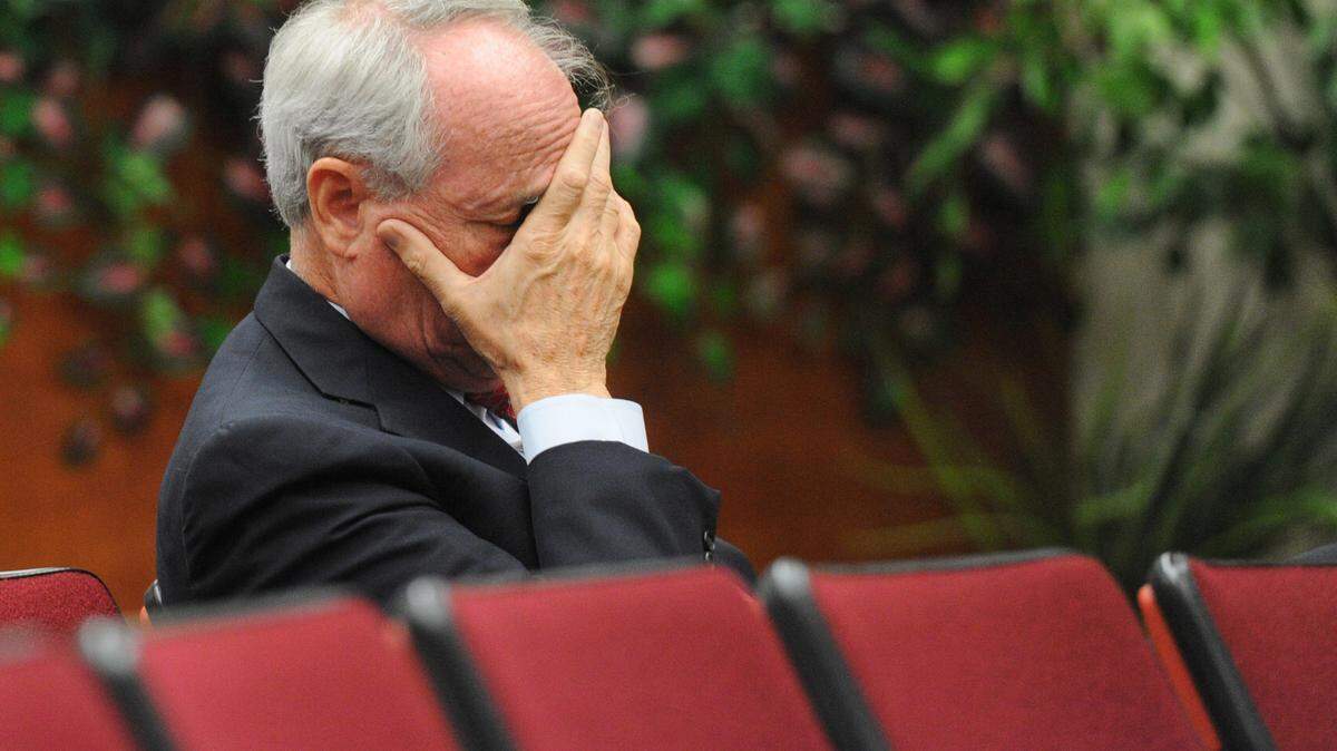 Developer Pat Neal listens to a public speaker that supports raising impact fees as Manatee County commissioners consider raising impact fees to pay for future growth in the county in this Dec. 2015 file photograph. 
 GRANT JEFFERIES/Bradenton Herald File Photo
