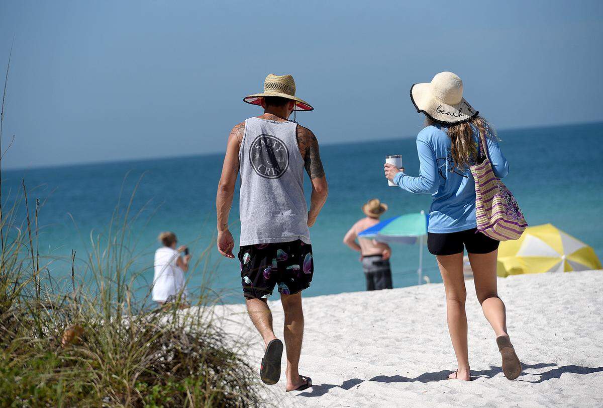 Warm weather and beaches on Anna Maria Island and Longboat Key are expected to be a strong draw for winter visitors again this year, but the pandemic is causing some to cancel their visits or push back their arrival dates.