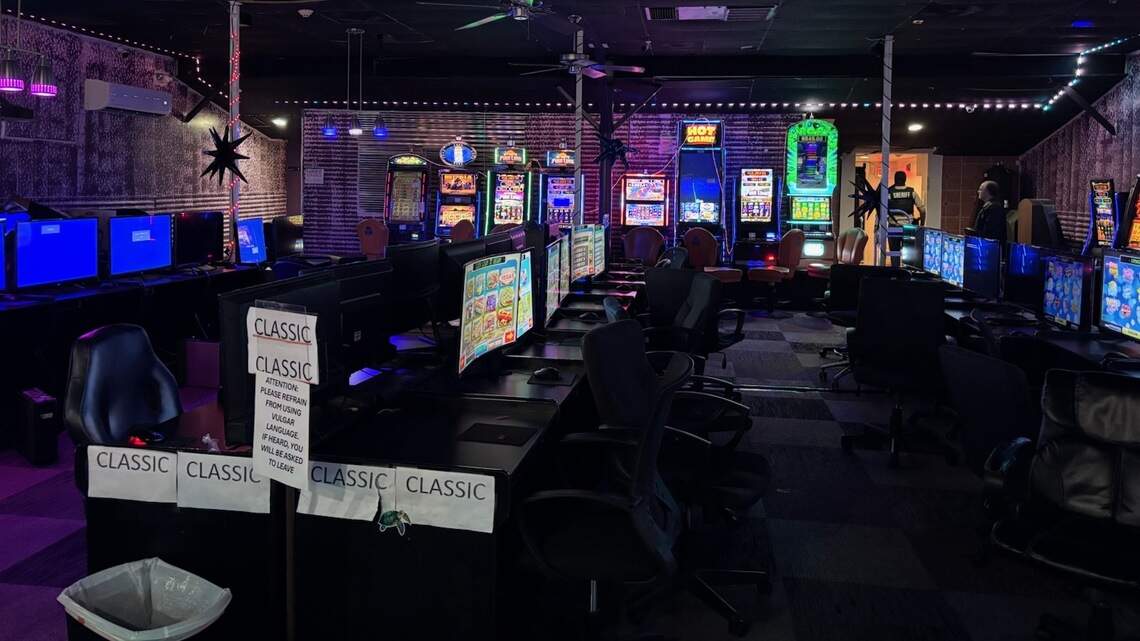 Manatee deputies bust illegal gambling arcade in Bradenton, sheriff says