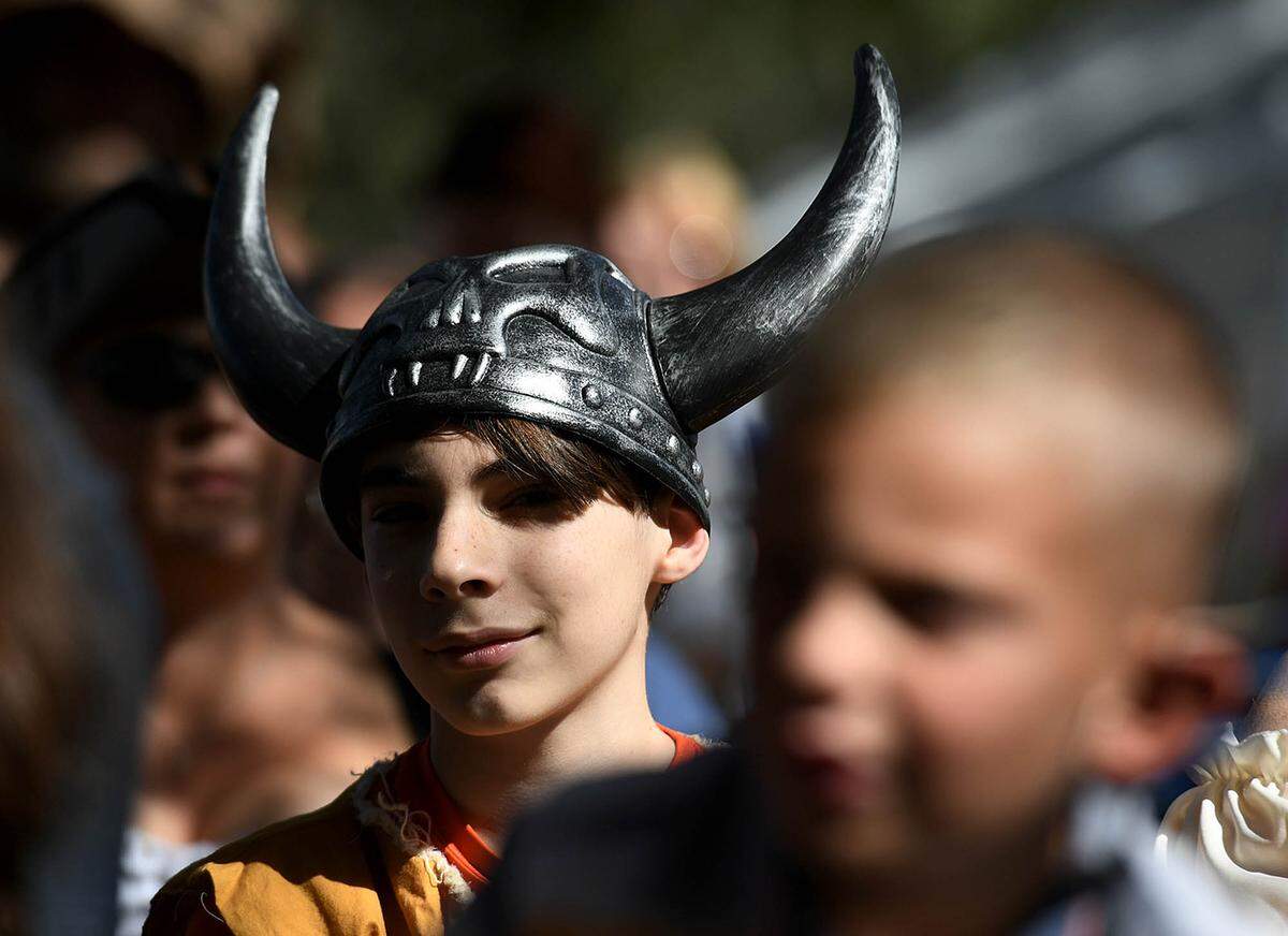 11/14/21—A young viking watches the Acrobellum performance at the Sarasota Medieval Fair in Myakka Sunday.