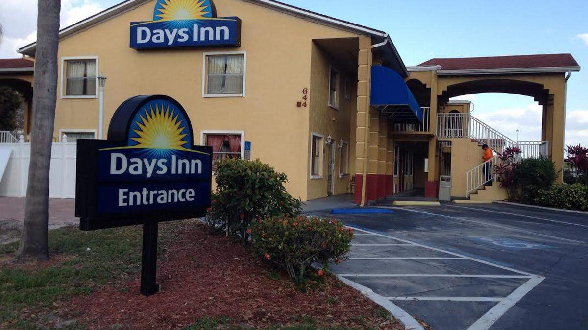 The 60-room Days Inn at 644 67th St. Circle E. changed hands in a $3.05 million deal on March 15. The buyer is a Sarasota company headed by Pravin Gadhia, according to state corporate records. 
 Photo by MATT M. JOHNSON/mjohnson@bradenton.com