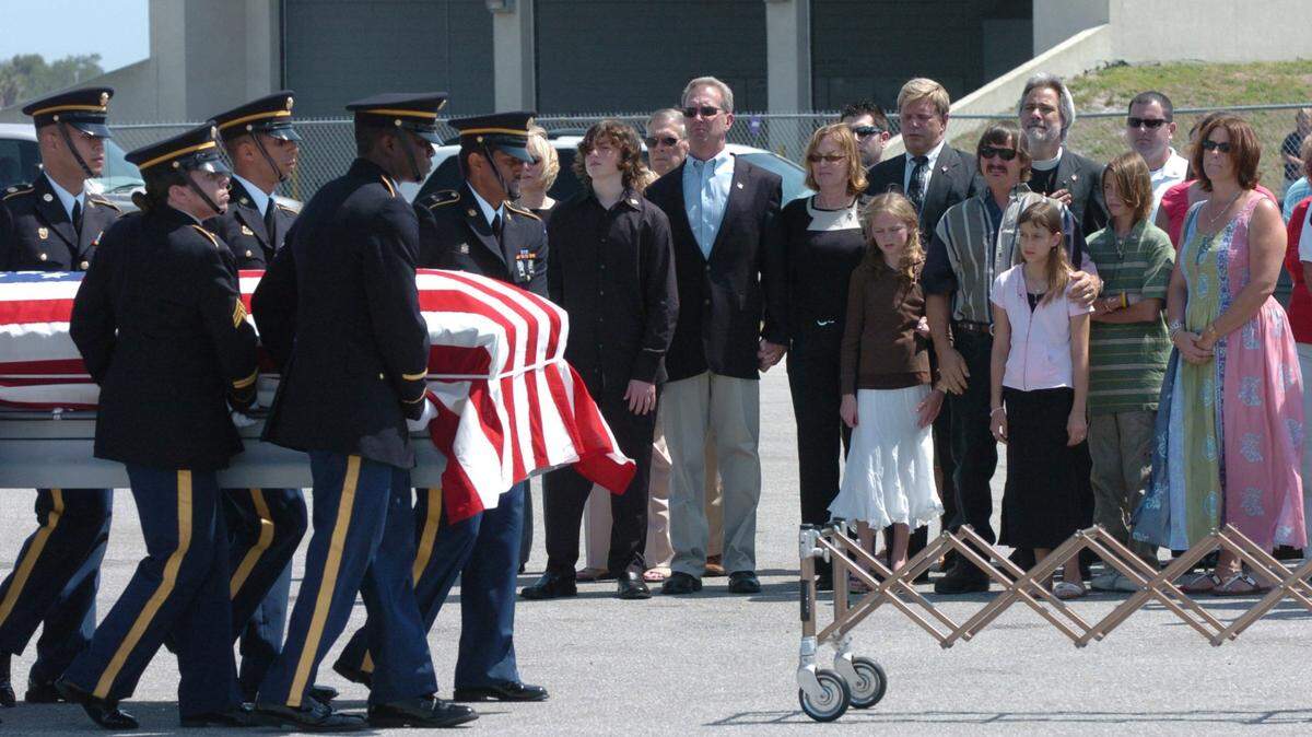 Members of the Florida National Guard Military Honors Squad from St. Petersburg, carry the body of Army Pfc. Christopher North to were his family is waiting, after arriving at the Sarasota Bradenton International Airport on Friday, April 27, 2007. North, 21, a Lakewood Ranch High School graduate, was killed in Iraq by an improvised explosive devise.