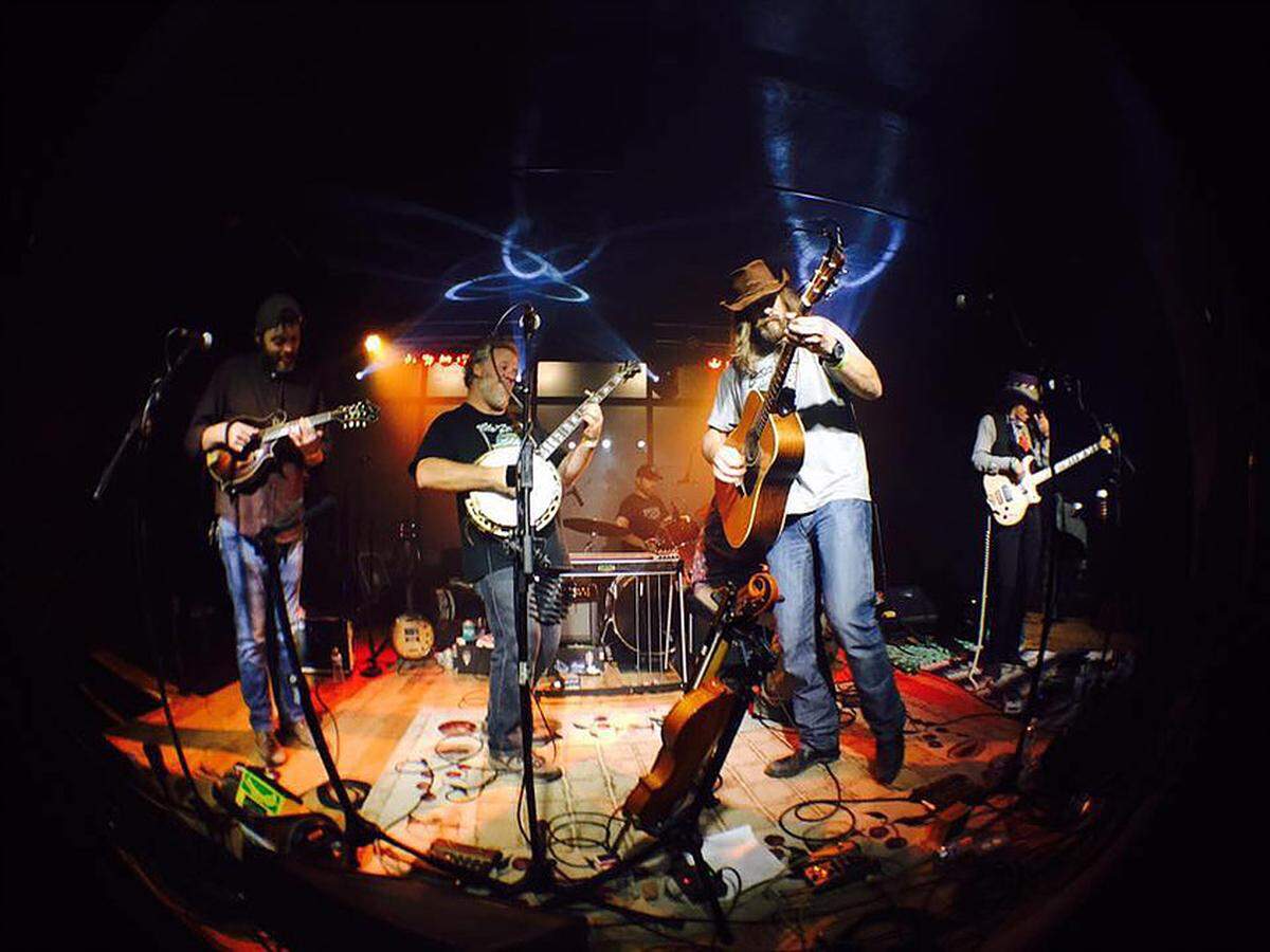 Grass is Dead, a bluegrass tribute to Grateful Dead, will perform at Fogartyville Community Media and Arts Center in Sarasota this Saturday.