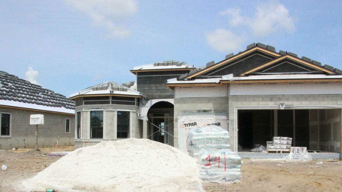 New home sales at Lakewood Ranch have helped make the community the second fastest selling in the United States. Shown above is new home construction in Lakewood Ranch's Waterside villages.