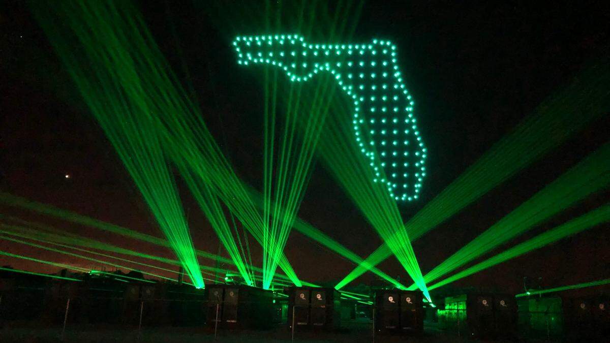 FPL put on a spectacular sound and light show powered by a solar-powered battery wowed spectators 12/13/2021 at FPL’s solar energy plant in Parrish, using power collected from the sun during the day and stored in the world’s largest battery.