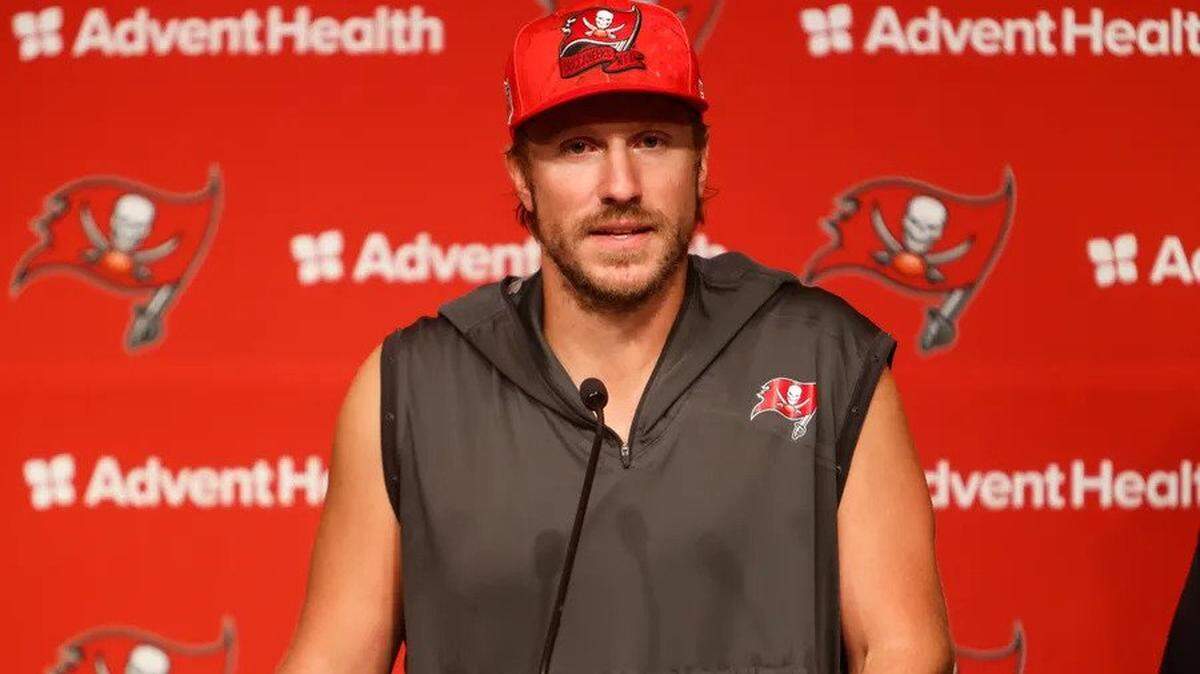 Bucs quarterback Blaine Gabbert speaks to reporters during a news conference at the AdventHealth Training Center on Friday, Dec. 30, 2022.