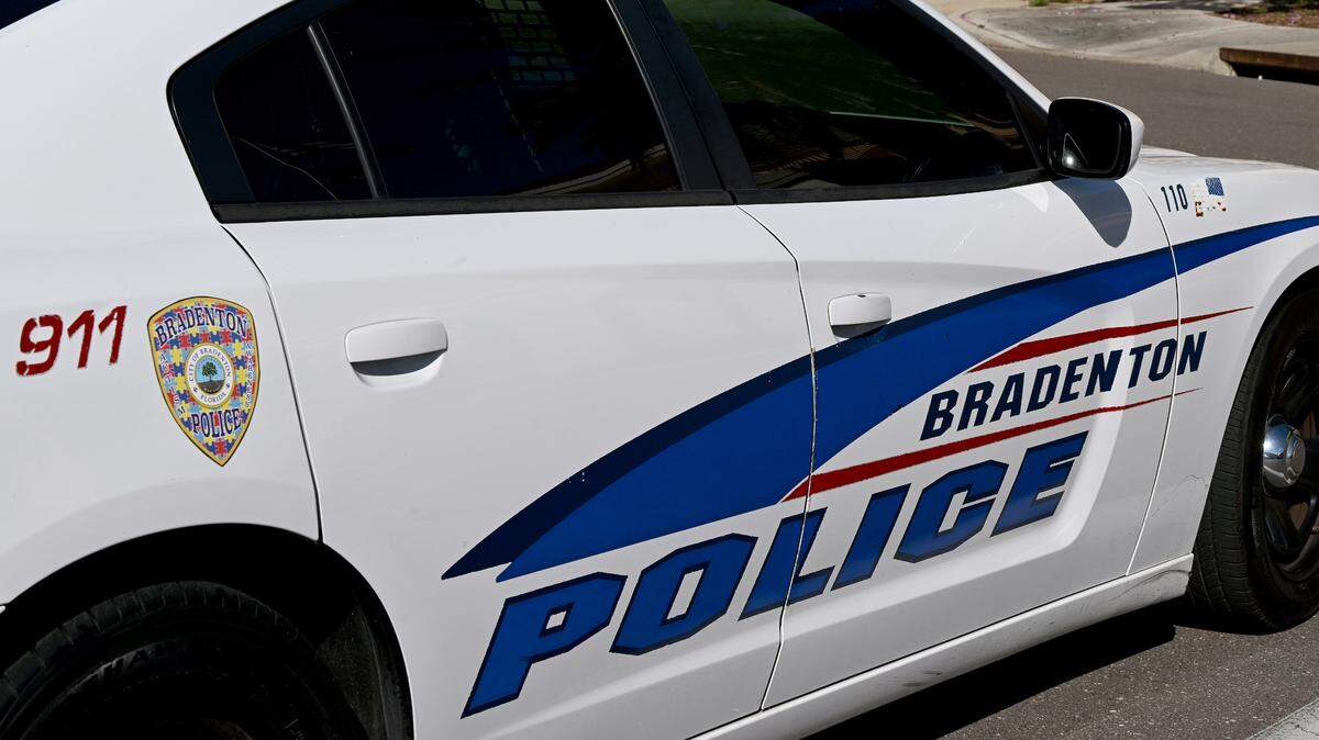 An arbitrator ruled that the City of Bradenton failed to provide Bradenton Police Department officers with owed wage increases.