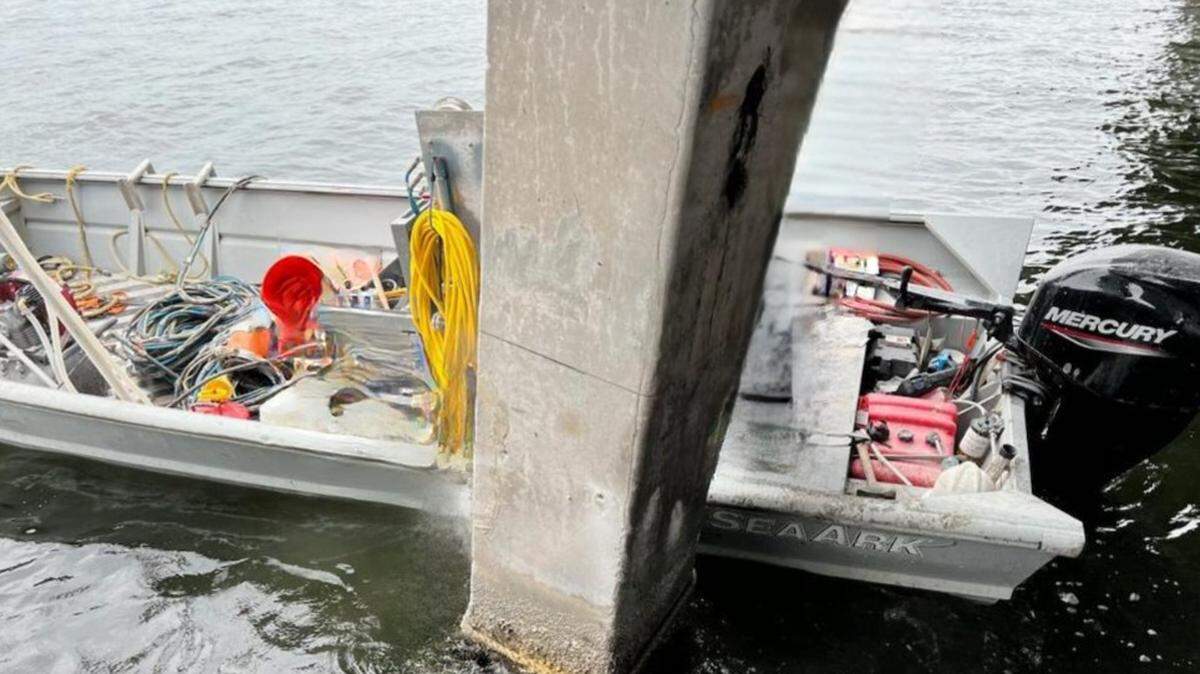 A dive boat was stolen at Riverwalk near the Green Bridge.