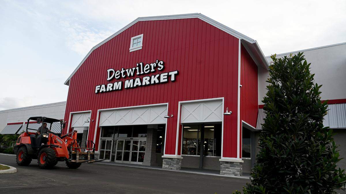 Detwiler’s Farm Market is opening their 6th location on December 14, 2023. The store is located at 3500 53rd Ave W. In Bradenton.