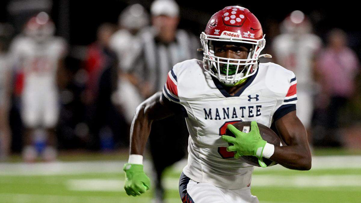 Manatee High School’s Tyron Jackson runs the ball on Friday, Oct. 27, 2023 in a football game against Palmetto High.