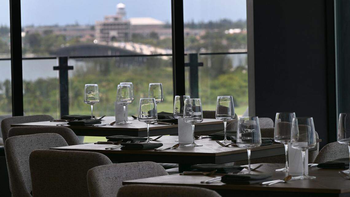 Palmetto’s Marriott hotel features a rooftop restaurant. Take a look at the views inside