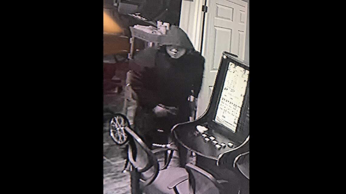 Cops seek help IDing armed robbery suspect in Manatee County ...