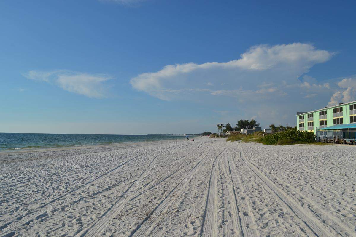 A deserted Bradenton Beach on Thursday evening.