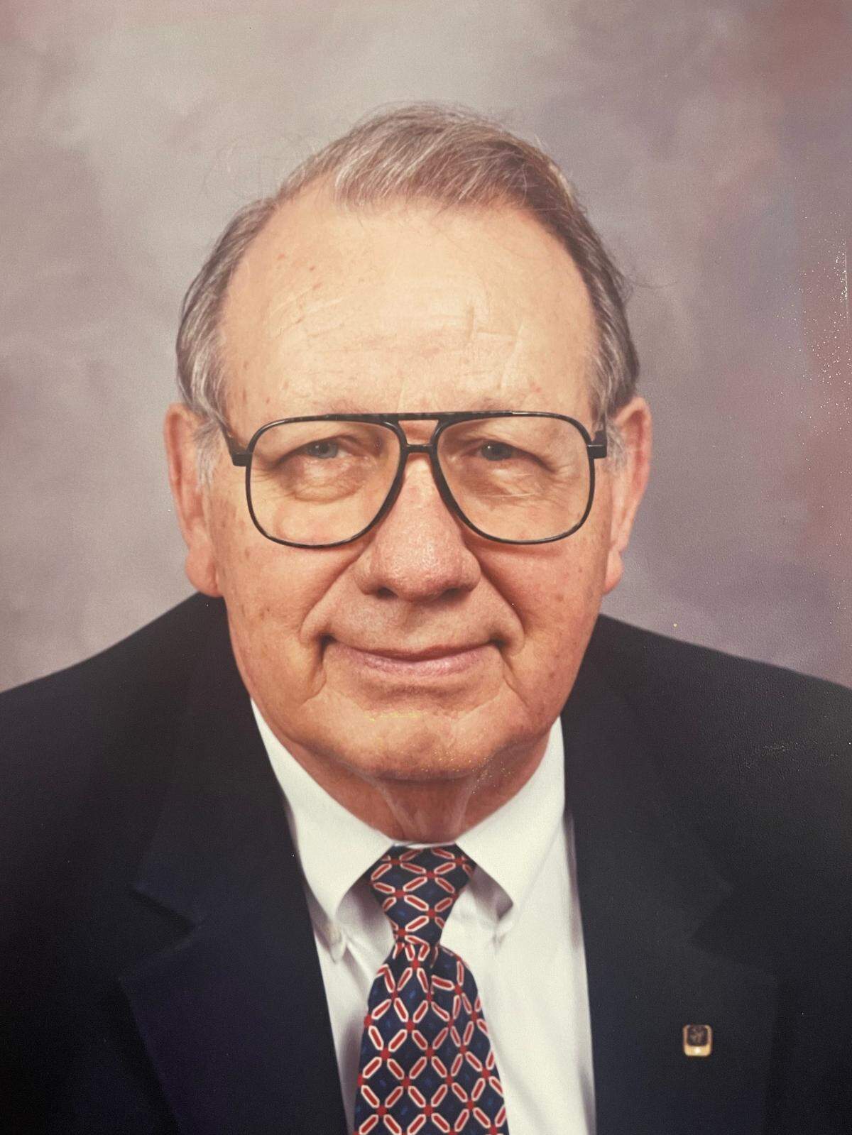 Oscar Marvin “Buster” Griffith,&nbsp; a widely respected community leader who quietly worked behind the scenes for betterment of Bradenton, died at home Sunday, Jan. 16, 2022