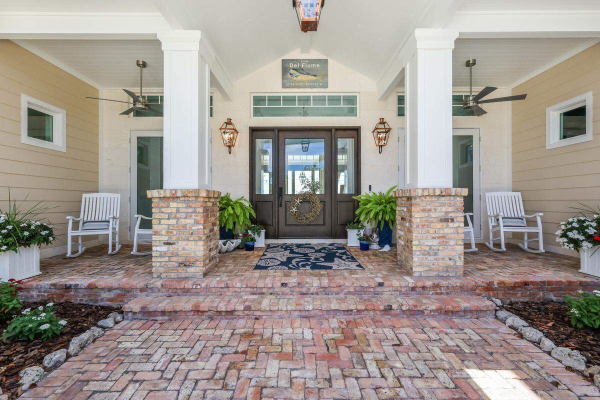 Vista Del Fiume, an estate located on three acres on the Manatee River in Northwest Bradenton, is on the market. The property has over 7,000 square feet of living space, a chef's kitchen and three boat lifts. The property is located at 1707 71st Street Northwest, Bradenton.