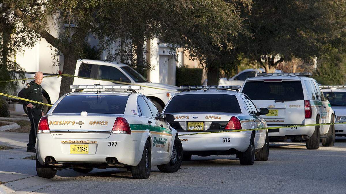 Manatee County Sheriff's personnel work inside the investigation scene Sunday evening in the Sabal Harbour subdivision south of Bradenton where a man armed with a knife was shot and killed by a deputy when he reportedly threatened to attack law enforcement. MATT M. JOHNSON/Bradenton Herald