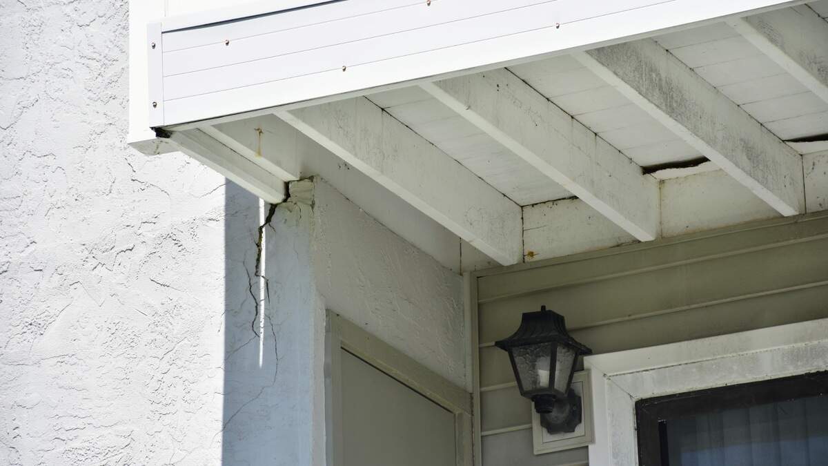 07/20/21--The structural issue at the FountainHead rental property is captured along the wall supporting the balcony. The city of Holmes Beach building official, Noah Schwartz, issued an “unfit for habitation” notice at the building on Friday afternoon, leading to voluntary evacuations.