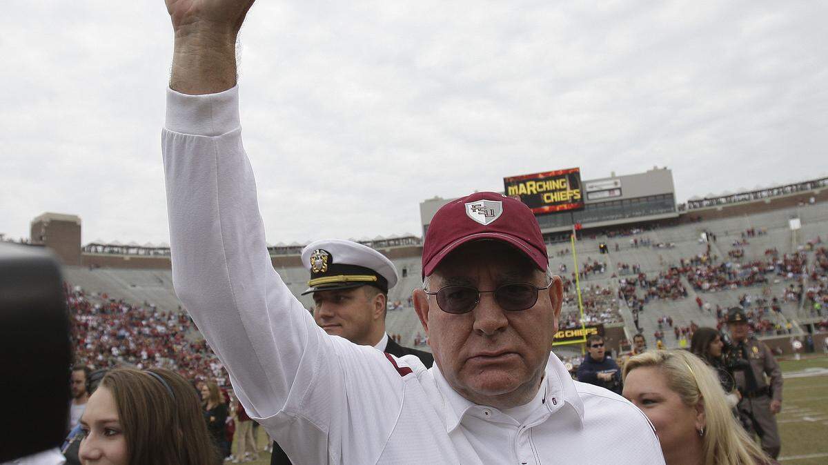 Florida State’s Mickey Andrews waves to the crowd following a ceremony honoring his retirement prior to the start of an NCAA college football game against Maryland, Saturday, Nov. 21, 2009, in Tallahassee.
