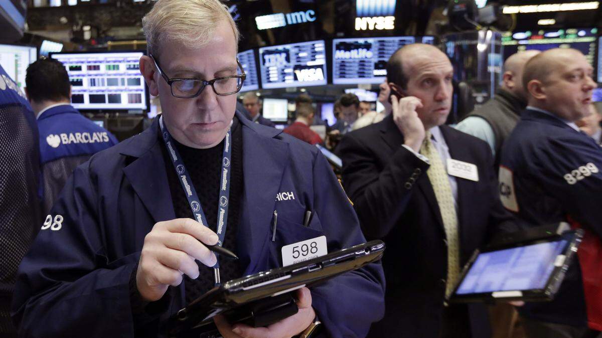 Trader Richard Cohen, left, works on the floor of the New York Stock Exchange, Friday, Feb. 12, 2016. U.S. stocks opened higher, seeking their first gain this week, as beaten-down energy and financial companies rebounded. (AP Photo/Richard Drew)