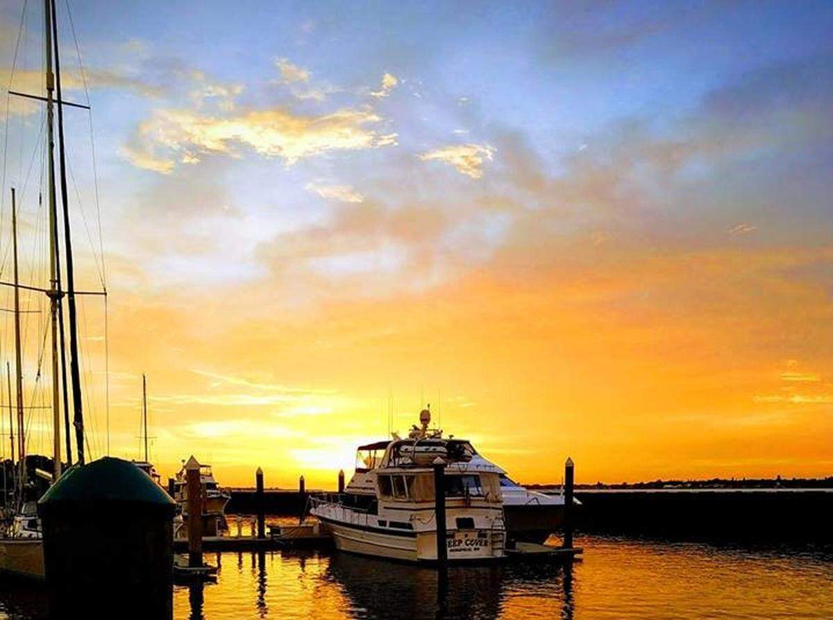 Pier 22 Restaurant in Bradenton has a Wednesday evening free drink promotion running now through Sept. 30.