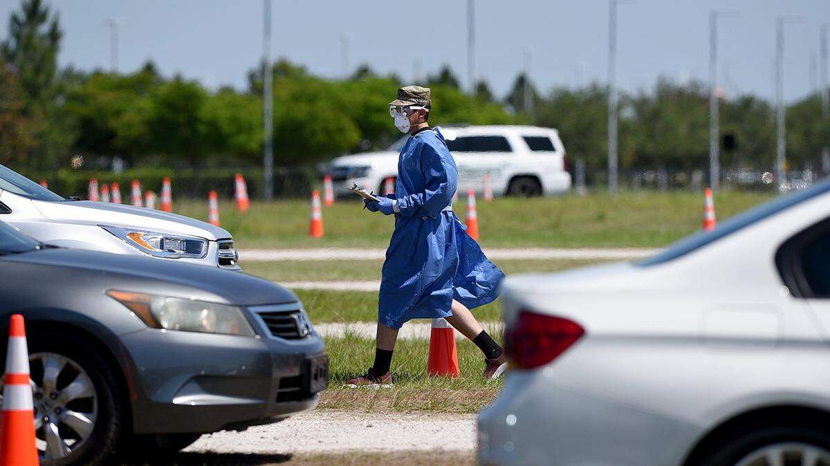 Manatee and Sarasota have the first and second highest number of COVID-19 deaths among Florida counties yet to receive federal aid. U.S. Rep. Vern Buchanan has asked Gov. Ron DeSantis to step up aid to the Bradenton-Sarasota area.