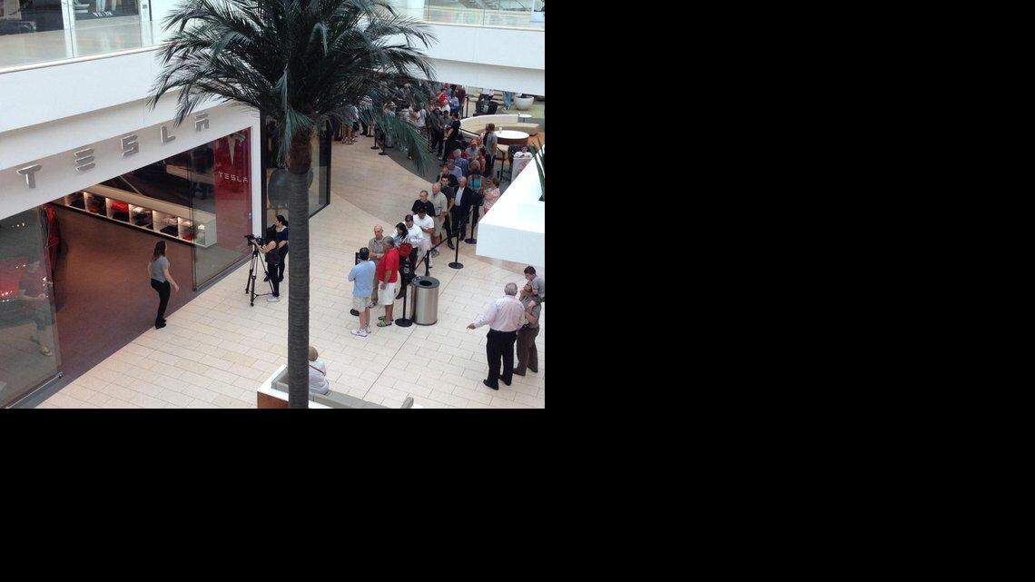 Tesla, Apple draw long lines of fans to Mall at UTC