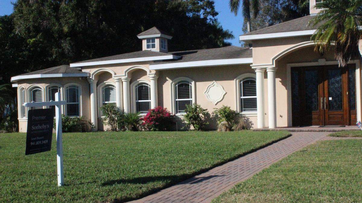 September continued as a sellers market in the Bradenton area with a tight supply of single-family homes for sale helping to drive up prices.