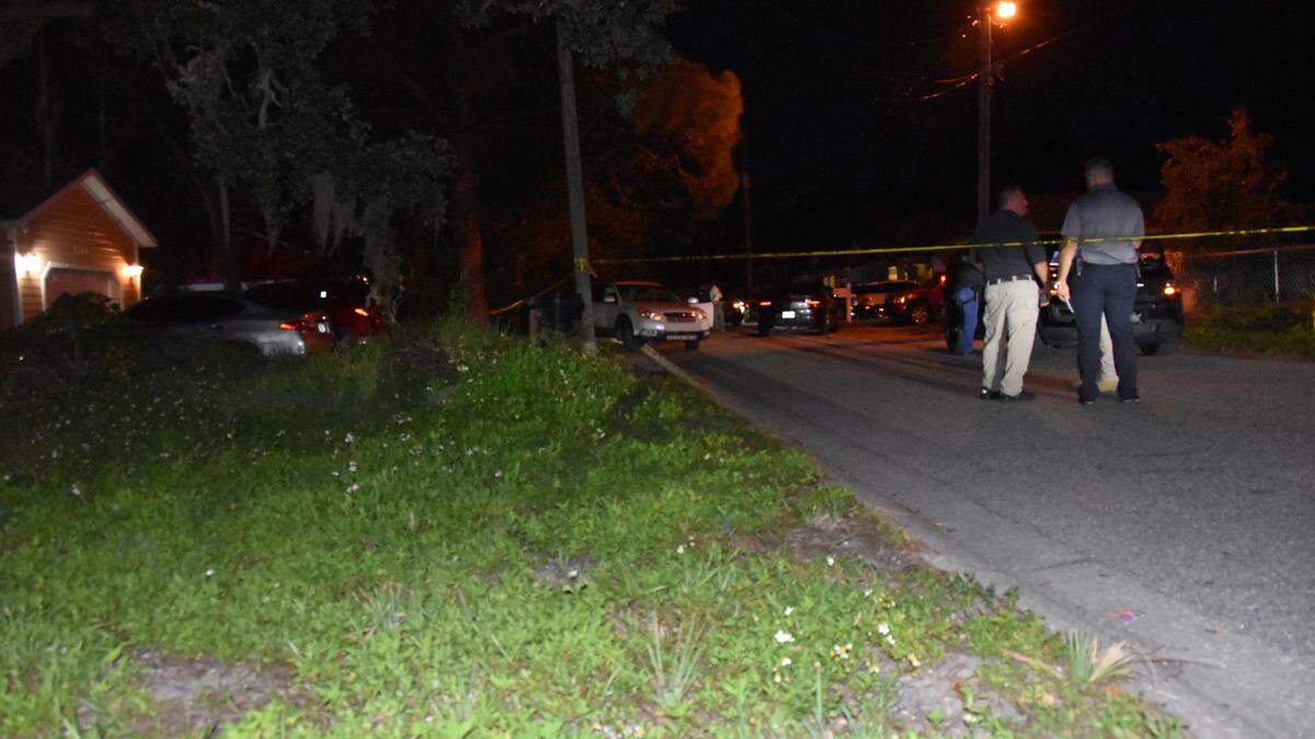 Bradenton police are investigating a homicide after they say officers found a woman dying from severe injuries Sunday night on Eighth Avenue East.