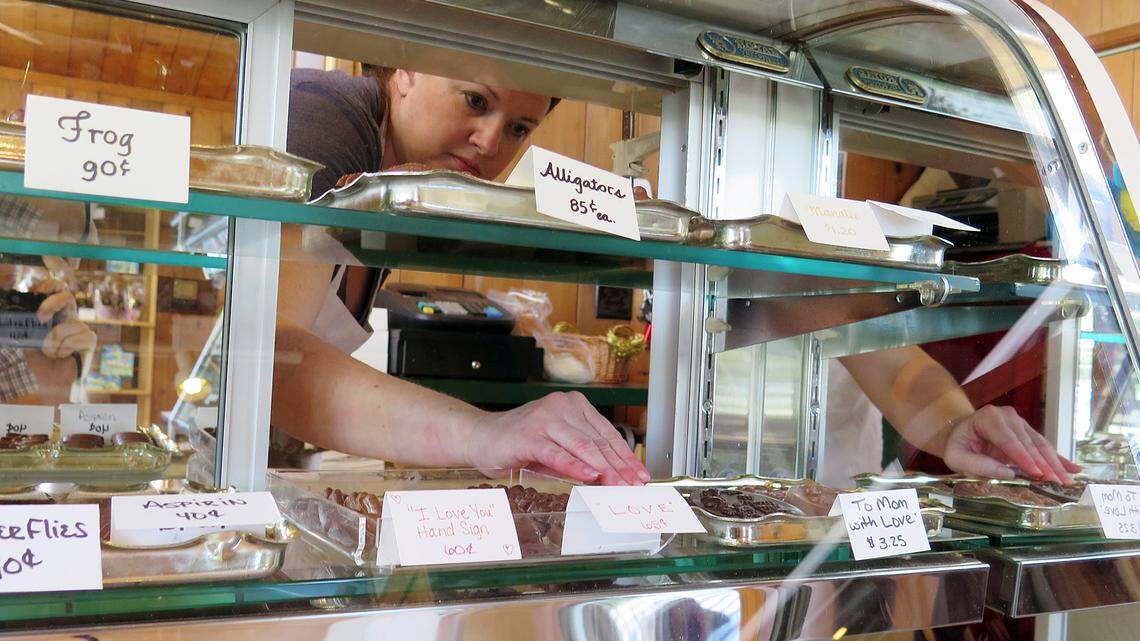 Bradenton, Manatee retailers look for share of $21.4 billion in Mother's Day sales 