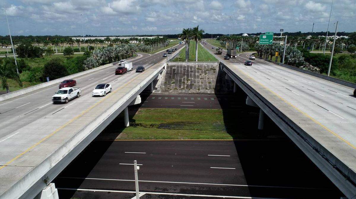 Two Interstate 75 on-ramps will close temporarily overnight Tuesday in Manatee County, the Florida Highway Patrol said.