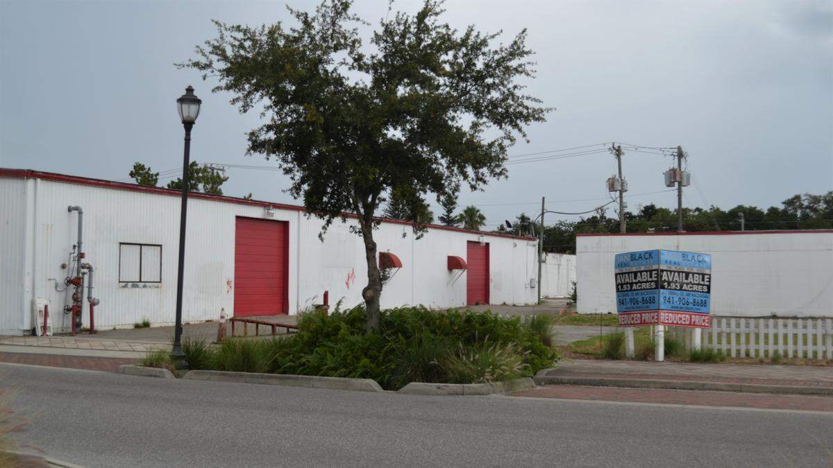 The City of Palmetto recently purchased more than $1 million worth of land between Fourth Street West and Fifth Street West in downtown Palmetto with plans to eventually build a parking garage.