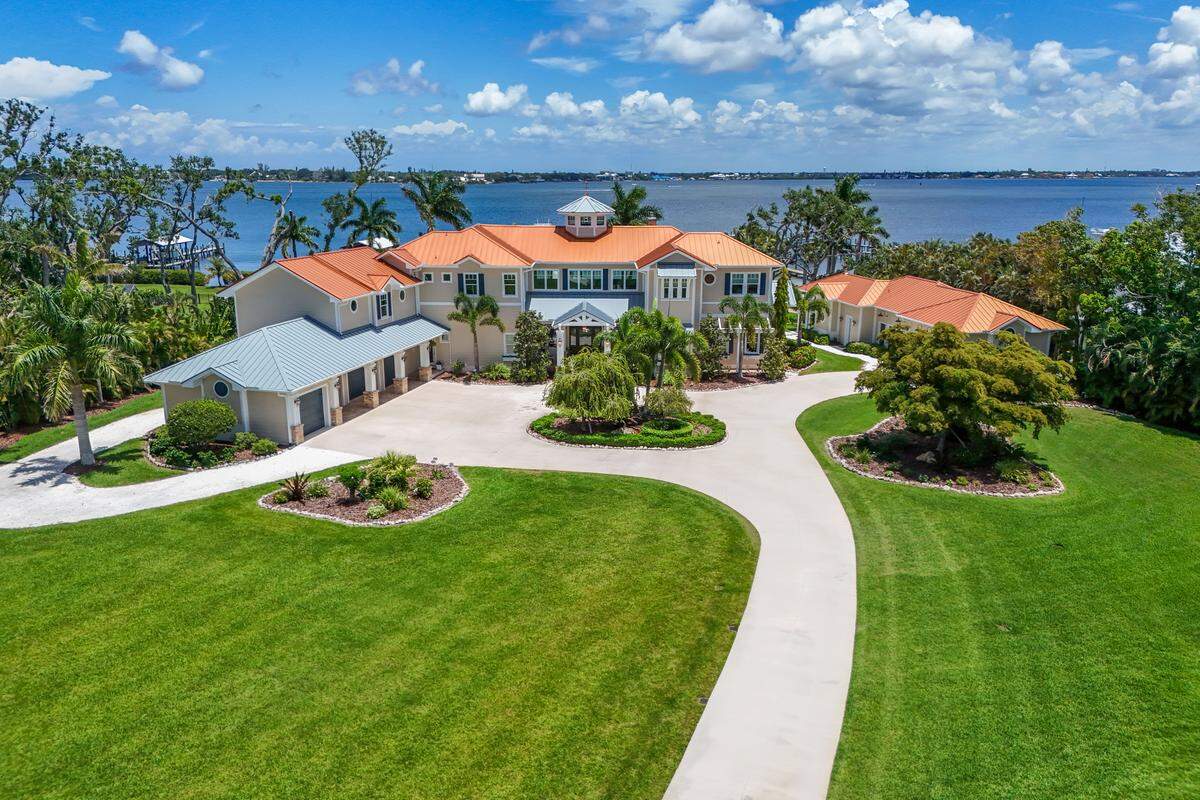 Vista Del Fiume, an estate located on three acres on the Manatee River in Northwest Bradenton, is on the market. The property has over 7,000 square feet of living space, a chef's kitchen and three boat lifts. The property is located at 1707 71st Street Northwest, Bradenton.