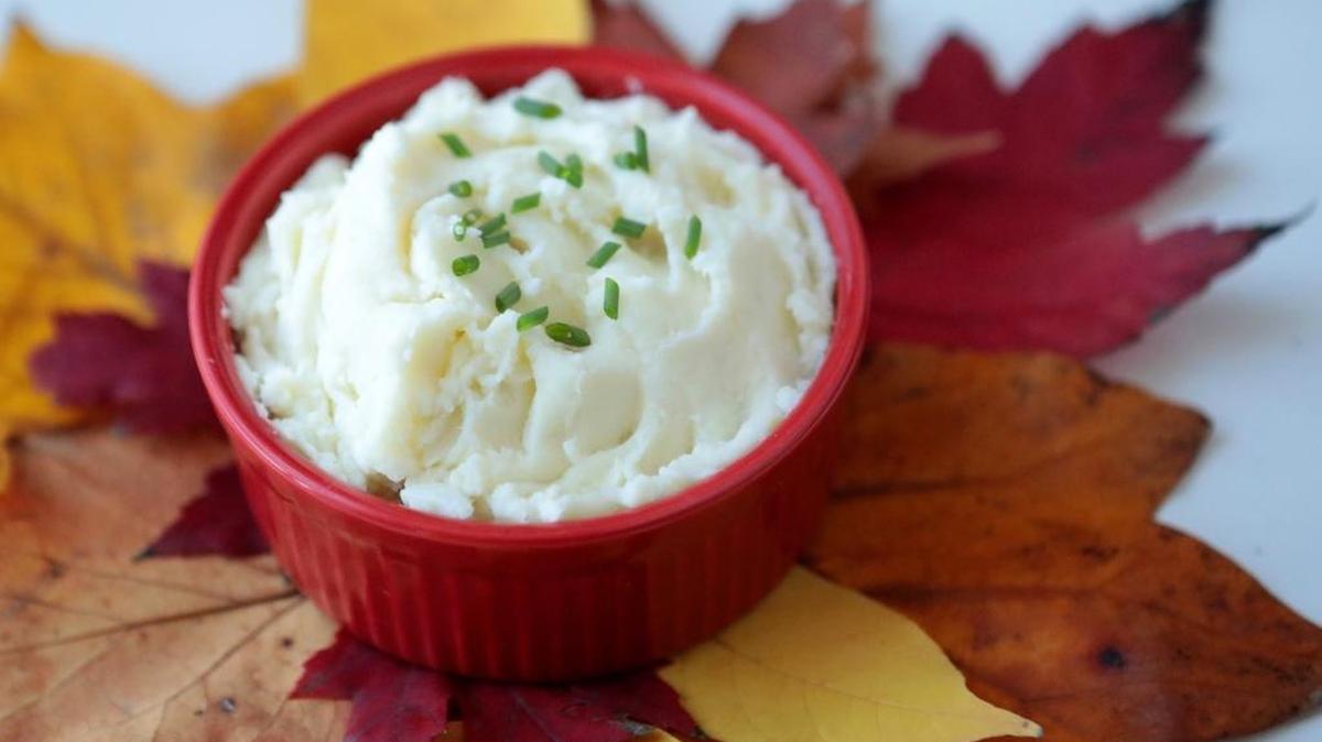 Extra-Creamy Garlic Mashed Potatoes, a kicked up Thanksgiving side.