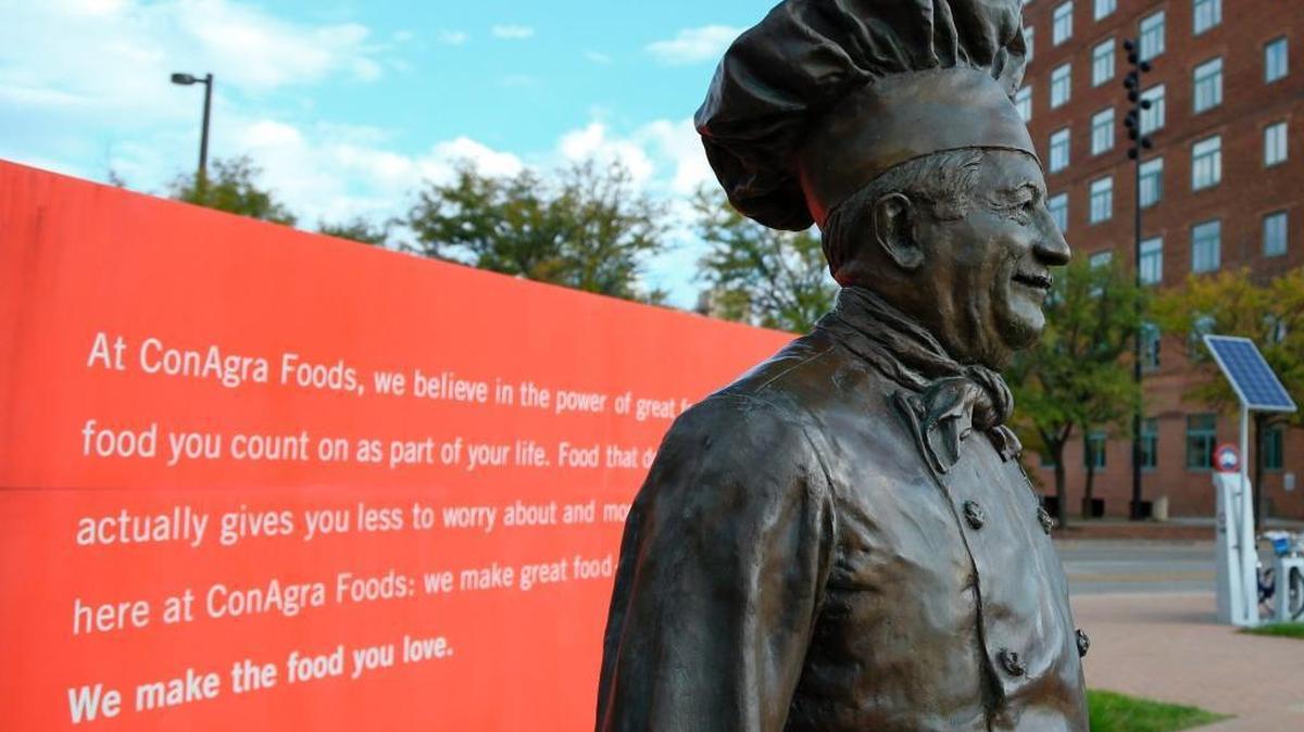 Food colossus Conagra recalled 700,125 pounds of pasta and meatball products with pork, chicken and beef in tomato sauce in 14.75-ounce cans from the brands Libby’s, Chef Boyardee, Del Pino’s, Hy-Top, Food Hold, and Essential Everyday. In this file photo, a statue of Chef Boyardee stands in front of the world headquarters of ConAgra Foods in Omaha, Nebraska.