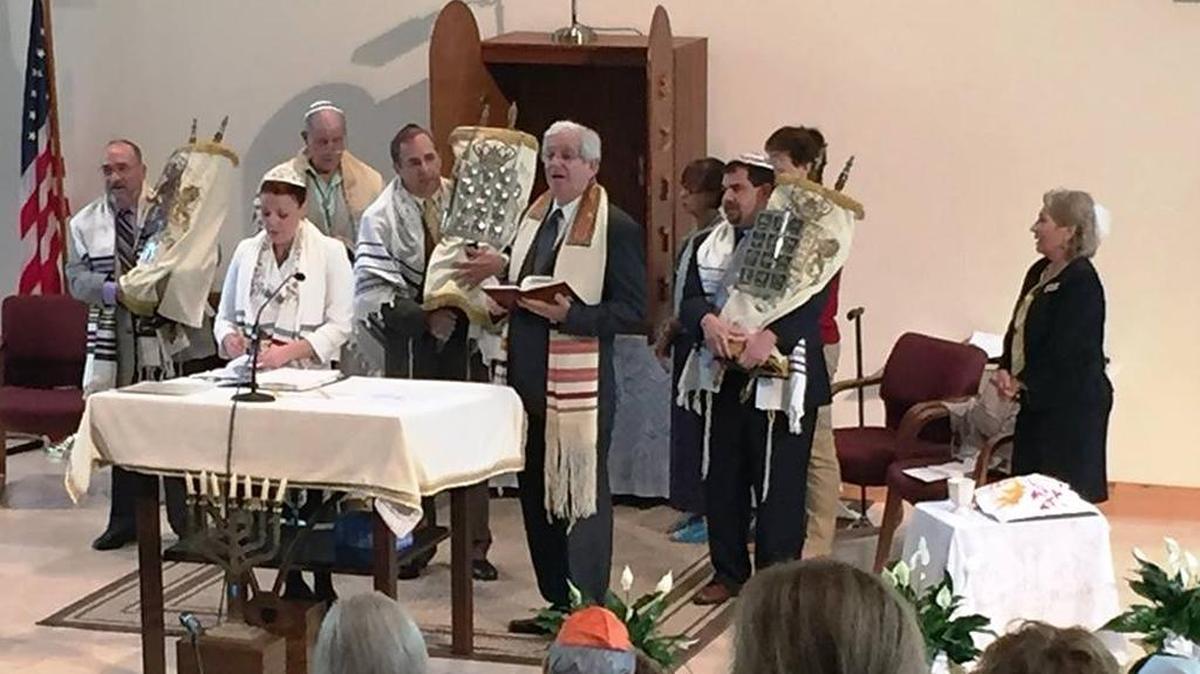 Rabbi Michael Sternfield of Temple Beth El Bradenton/Lakewood Ranch and congregation celebrate a past Jewish High Holy Day.