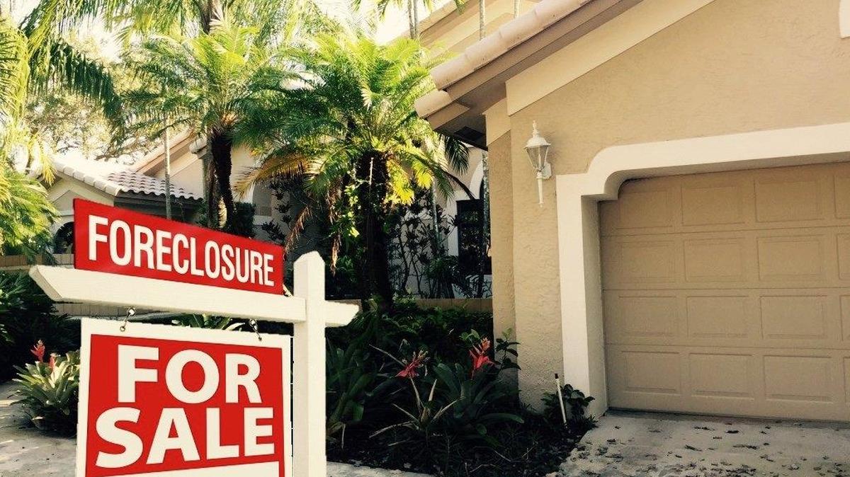 Less than 1 percent of homes in the Bradenton-Sarasota region fell into foreclosure in April, according to a loan performance insights report.